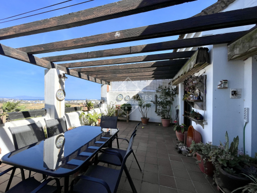 Penthouse with impressive golf and sea views and spacious solarium in Alcaidesa