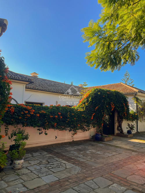 Traditional villa with Andalusian architecture at its best, Kings & Queens, Sotogrande Costa 